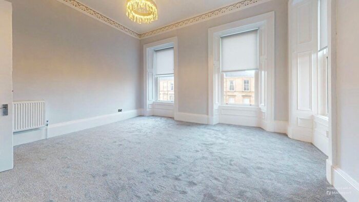 3 Bedroom Flat To Rent In Queens Drive, Struthbungo, Glasgow., G42