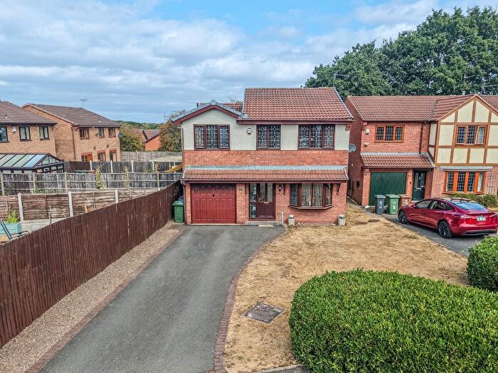 4 Bedroom Property For Sale In Woodbridge Close, Bloxwich, Walsall, WS3