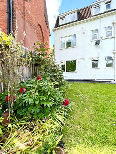 2 Bedroom Flat To Rent In Brackley Court, Beckenham, Kent, BR3