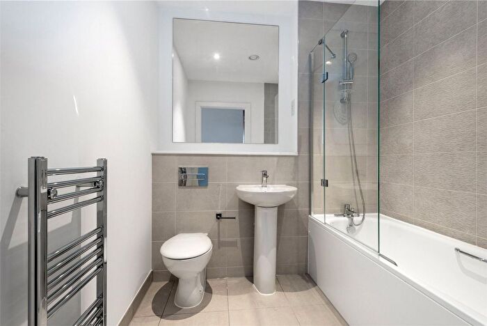 1 Bedroom Flat To Rent In North House, Gillingham Gate Road, ME4