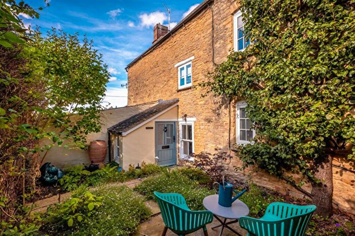 3 Bedroom Cottage For Sale In Market Street, Charlbury, OX7