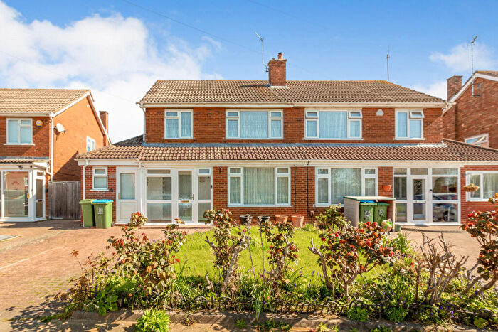 3 Bedroom House To Rent In Sterling Avenue, Aylesbury, Bucks, HP20