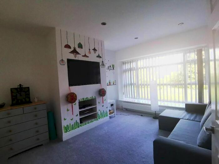 2 Bedroom Flat To Rent In St. Albans Road, London, EN5