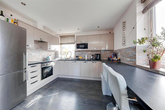 2 Bedroom Flat For Sale In Grenade Street, E14