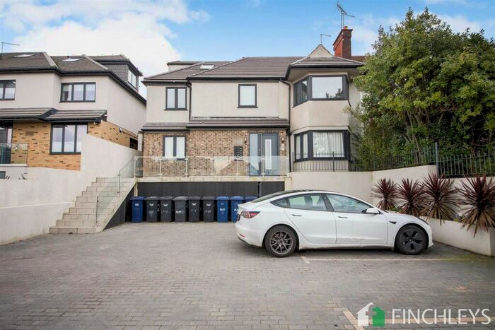 2 Bedroom Apartment To Rent In Hendon Way, Hendon, NW4