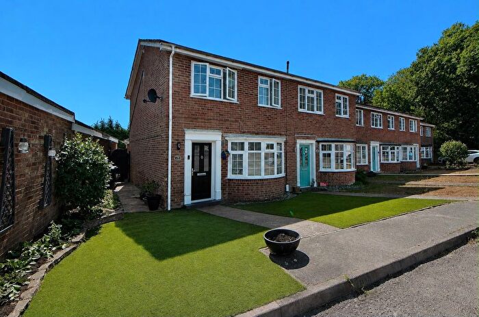 3 Bedroom End Of Terrace House For Sale In Wesermarsch Road, Cowplain, PO8