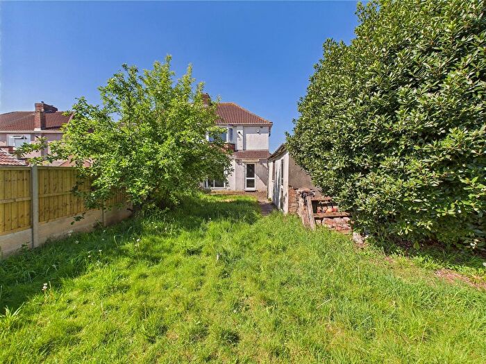 3 Bedroom Semi Detached House For Sale In Ravenscourt Road, Patchway, Bristol, BS34
