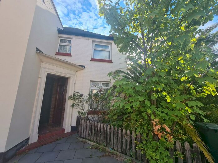 2 Bedroom End Of Terrace House To Rent In Holborn Road, London, E13