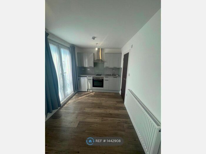 Studio To Rent In Grenoble Gardens, London, N13