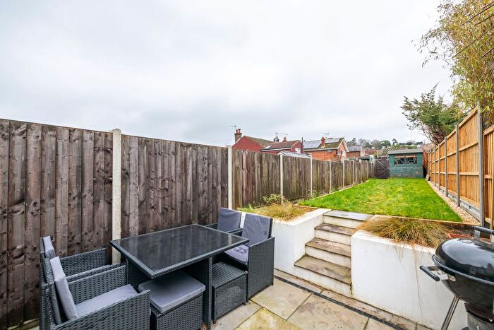 2 Bedroom Terraced House For Sale In Hardwick Road, Redhill, RH1