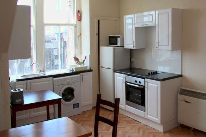 2 Bedroom Flat To Rent In Commercial Street, Dundee, DD1