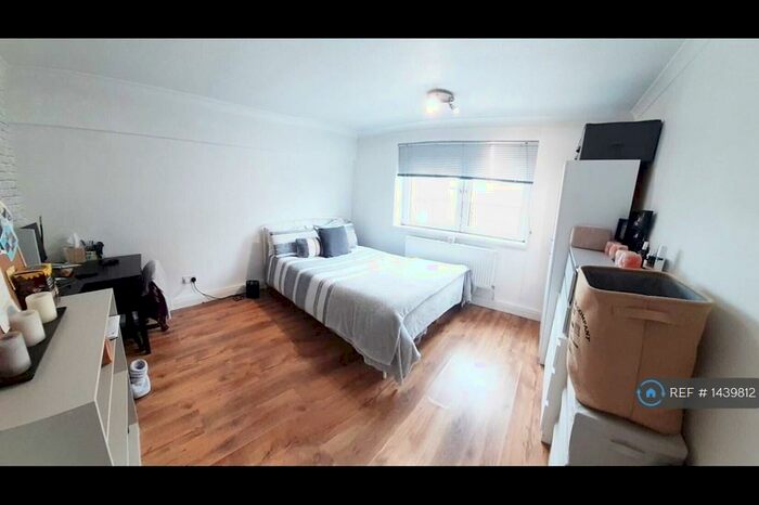 2 Bedroom Flat To Rent In Stratford, London, E15
