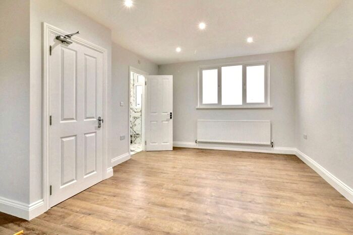 6 Bedroom Semi-Detached House To Rent In Glebe Avenue, Harrow, HA3