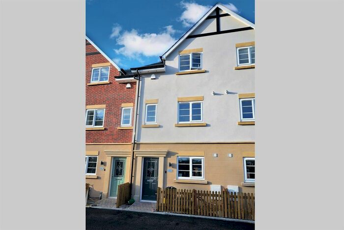4 Bedroom Mews To Rent In Booths Hill Road, Lymm, WA13