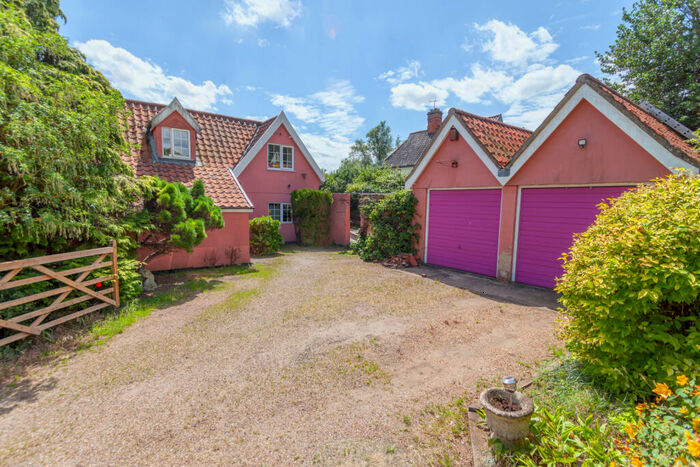 4 Bedroom Detached House For Sale In Fowls Watering, Wickham Market, IP13