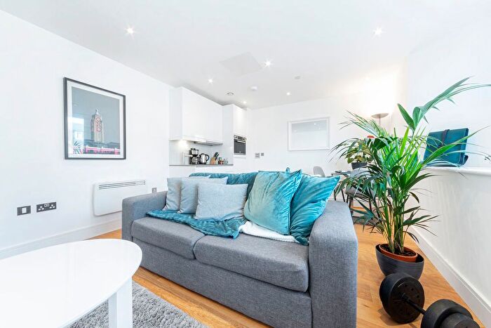 1 Bedroom Flat To Rent In High Street, Slough, SL1