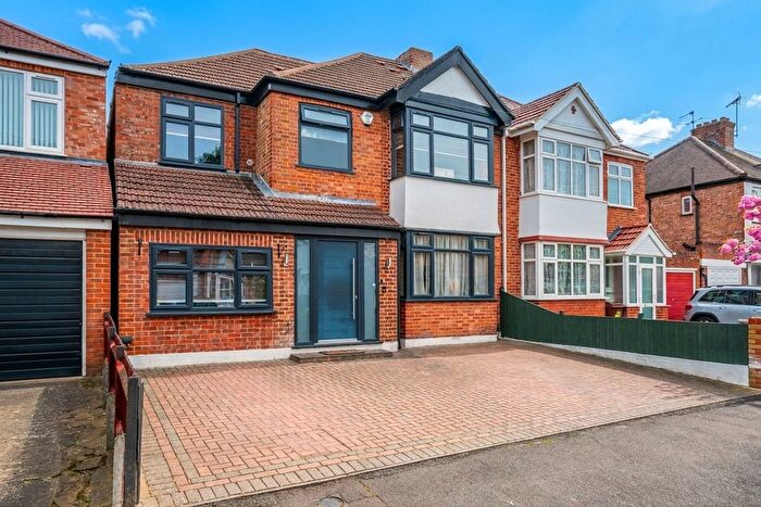 6 Bedroom Semi Detached House For Sale In Harewood Road, Isleworth, TW7