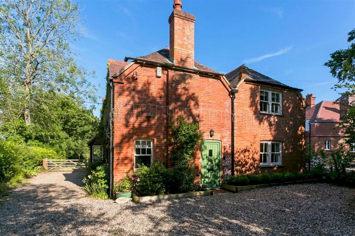 4 Bedroom Detached House For Sale In Andover Road, Highclere, Newbury, RG20