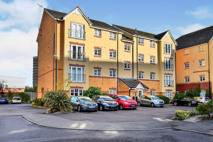 2 Bedroom Flat To Rent In Montague Road, Manchester, Greater Manchester, M16