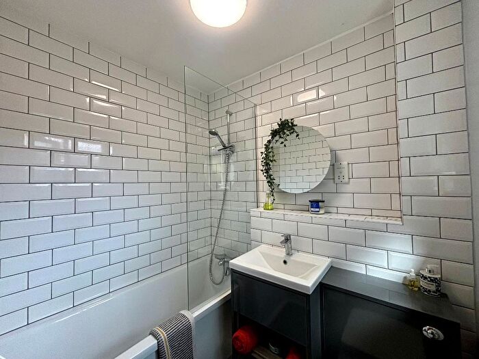 1 Bedroom Flat For Sale In Marigold Way, Croydon, CR0