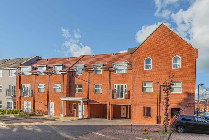 2 Bedroom Flat To Rent In Ashville Way, Wokingham, RG41