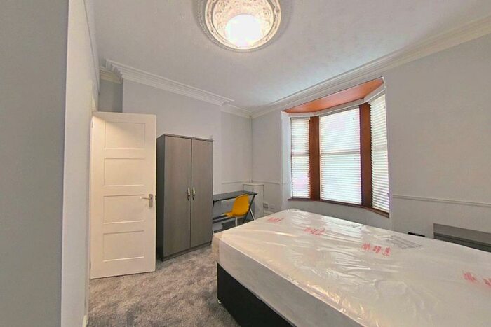 6 Bedroom House Of Multiple Occupation To Rent In Cumberland Road, Loughborough - Inc Bills, LE11