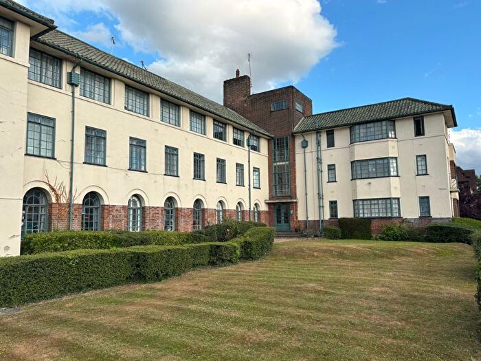 1 Bedroom Flat To Rent In The Pantiles, Finchley Road, Temple Fortune, Greater London, NW11