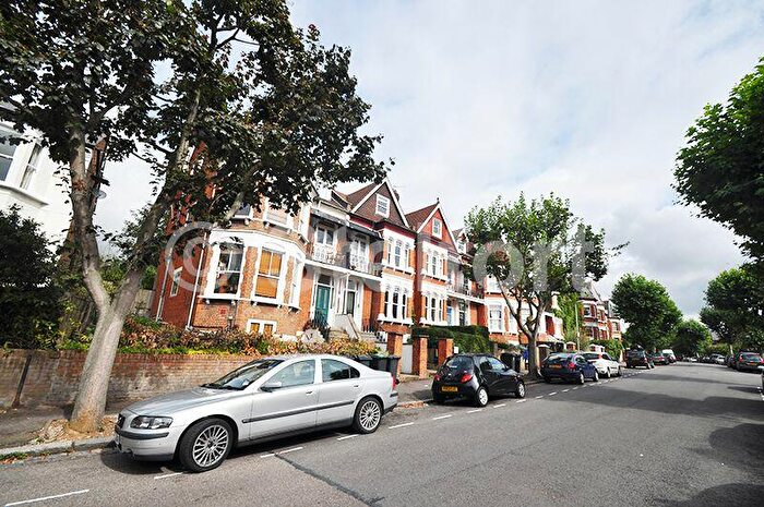 3 Bedroom Flat To Rent In Mount View Road, London, N4