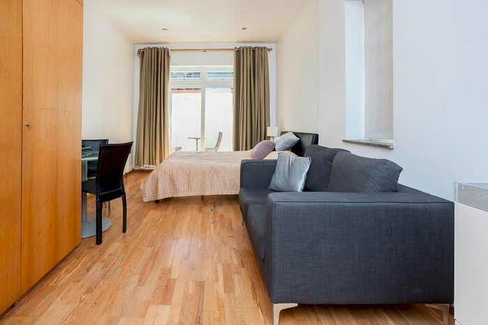 Studio To Rent In St Stephens Gardens, Bayswater / Royal Oak, W2