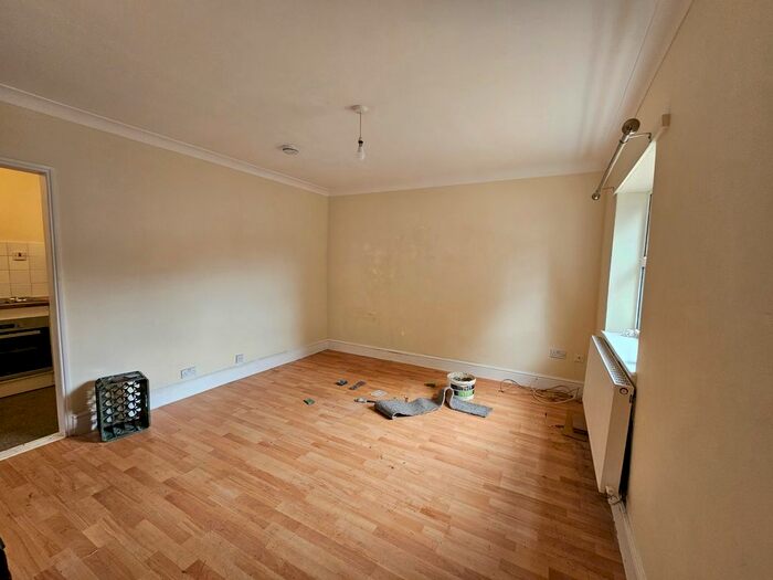 3 Bedroom End Of Terrace House To Rent In Windsor Road, Torquay, TQ1