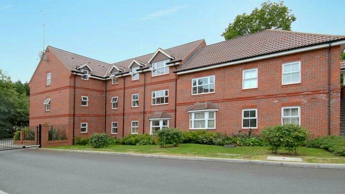 2 Bedroom Apartment To Rent In Talavera Close, RG45