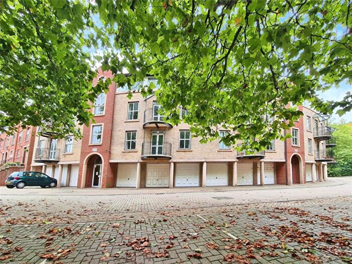 2 Bedroom Flat To Rent In Alcantara Crescent, Southampton, Hampshire, SO14