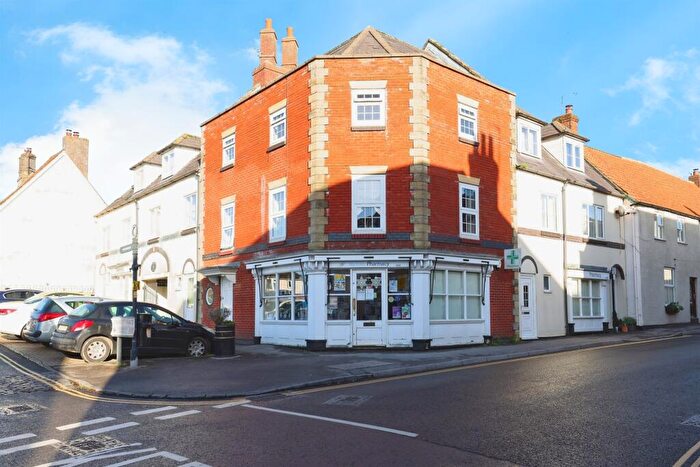 1 Bedroom Flat For Sale In Rochelle Court, Market Lavington, Devizes, SN10