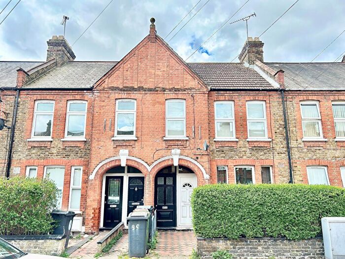 2 Bedroom Flat To Rent In Blyth Road, Walthamstow, E17