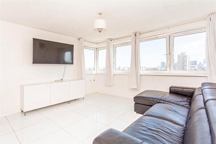 1 Bedroom Flat To Rent In Hamlet's Way, Mile End, E3
