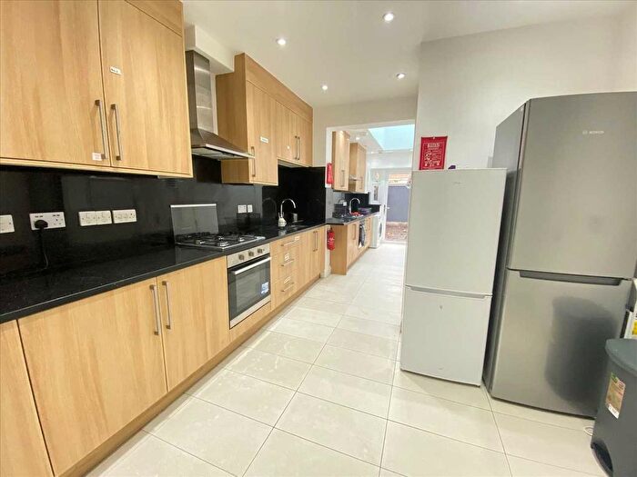 7 Bedroom Terraced House To Rent In Uxbridge Road, Hanwell, UB1