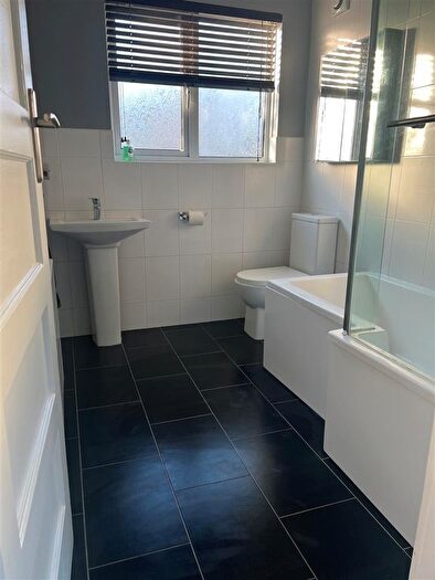 3 Bedroom Semi-Detached House For Sale In Vinson Close, Orpington, BR6
