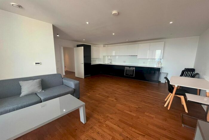3 Bedroom Flat To Rent In Discovery Tower, London, E16