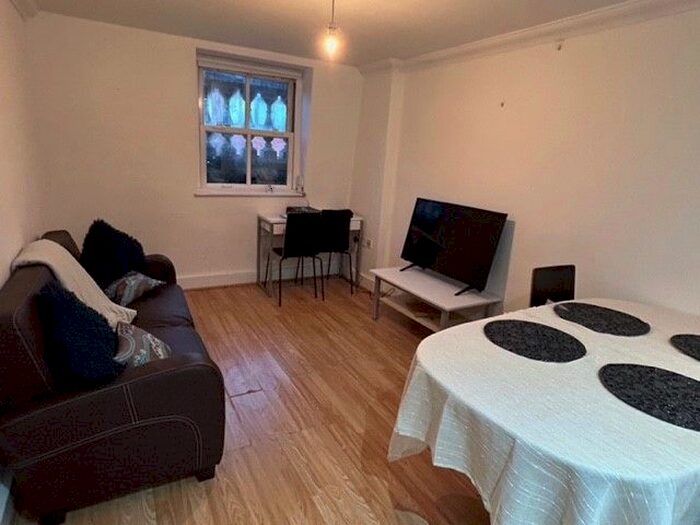 1 Bedroom Flat To Rent In - Earls Court Road, London, SW5