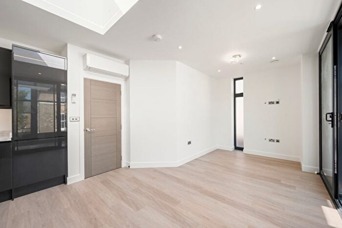 1 Bedroom Flat To Rent In Ewell Road, Surbiton, KT6