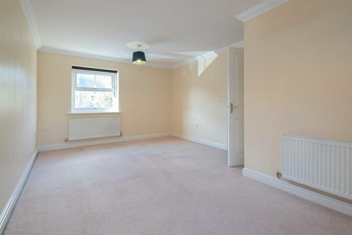 2 Bedroom Flat To Rent In Batsmans Drive, Rushden, NN10