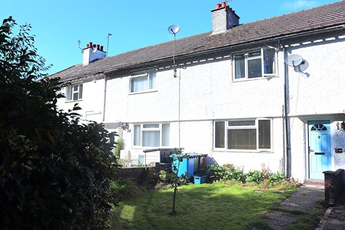 3 Bedroom Terraced House For Sale In Marrowbrook Lane, Farnborough, GU14