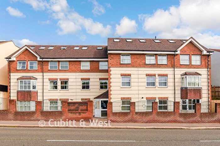 1 Bedroom Apartment For Sale In Godstone Road, Whyteleafe, Surrey, CR3