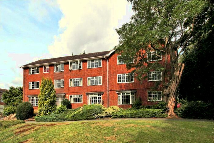2 Bedroom Apartment To Rent In Woking, GU22