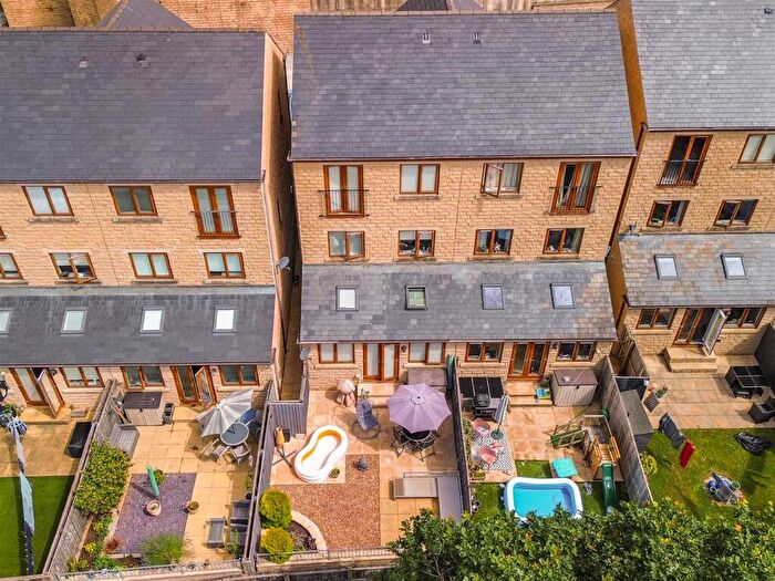 4 Bedroom Semi-Detached House For Sale In Greenside Gardens, Sowerby Bridge, HX6