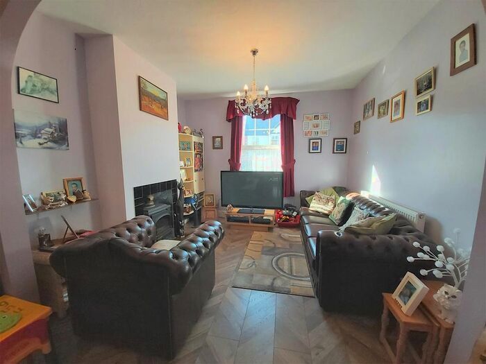 3 Bedroom Semi Detached House For Sale In Nacton Road, Ipswich, IP3