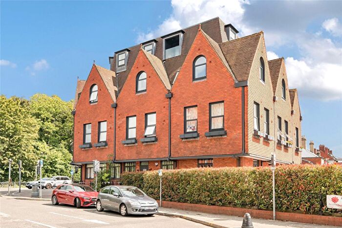 2 Bedroom Flat To Rent In Parkgate House, London Road, Camberley, Surrey, GU15