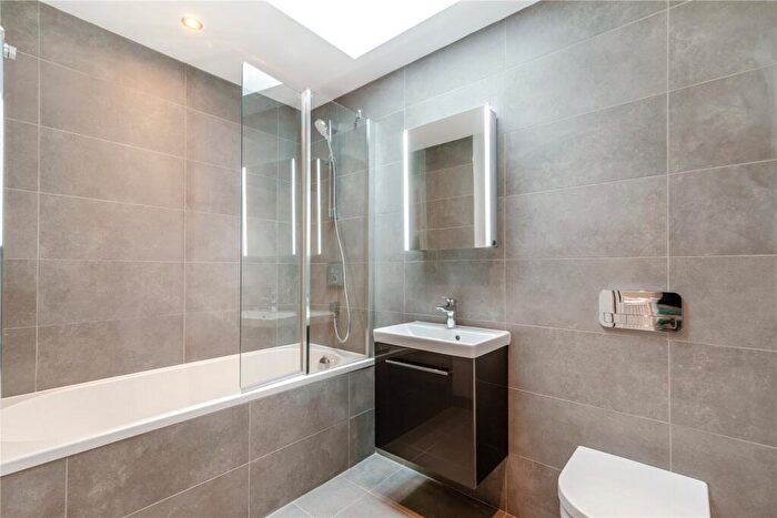 2 Bedroom Flat To Rent In Apartment, Lambert House, Harrogate, North Yorkshire, HG1