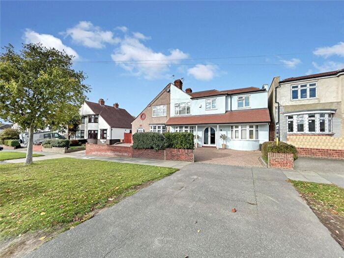 4 Bedroom Semi Detached House For Sale In Willersley Avenue, Sidcup, Kent, DA15