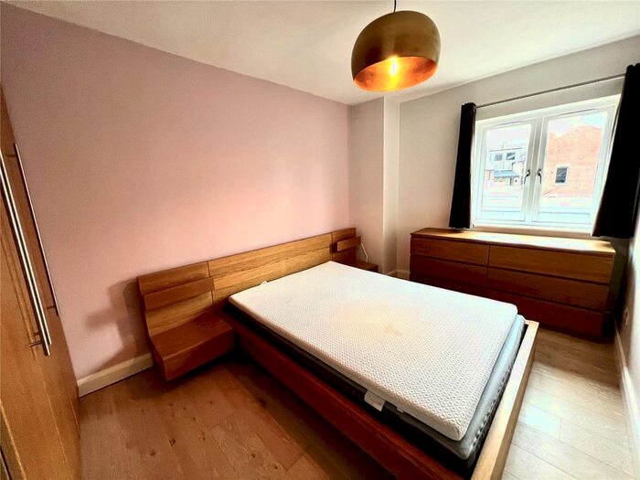 2 Bedroom Flat To Rent In Langtons Wharf, Leeds, West Yorkshire, Uk, LS2